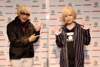 左からやまだひさし、鬼龍院翔（ゴールデンボンバー）。