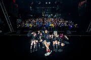 LEIWANの3rdワンマンライブで撮影された記念写真。（撮影：ポテヤマムラ）