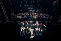LEIWANの3rdワンマンライブで撮影された記念写真。（撮影：ポテヤマムラ）
