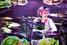 真矢（Dr）（撮影：田辺佳子）