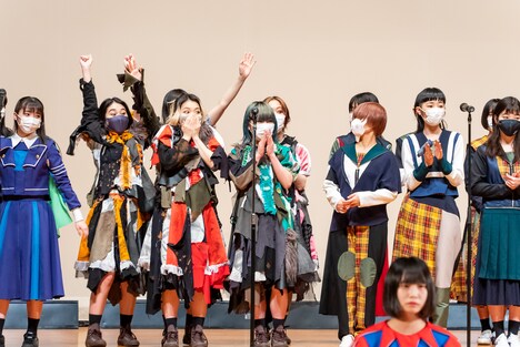 もしもしチャンのGO TO THE BEDS加入発表時の様子。