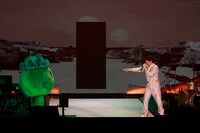 左からもすくん、小野大輔。（撮影：草刈雅之）