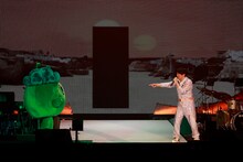 左からもすくん、小野大輔。（撮影：草刈雅之）