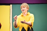 記者に「メモしてます？」と聞く花村想太（Da-iCE）。