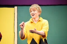 記者に「メモしてます？」と聞く花村想太（Da-iCE）。