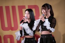 左から森嶋あんり、天羽希純。