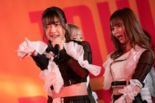 左から天羽希純、青木りさ。