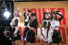 #2i2単独配信ライブの様子。