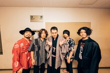 クリープハイプと神田伯山。（撮影：西槇太一）