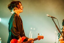 長谷川カオナシ（B / クリープハイプ）（撮影：西槇太一）