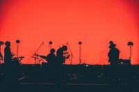 「ライブナタリー “六代目 神田伯山×クリープハイプ”」よりクリープハイプのライブパート。（撮影：西槇太一）