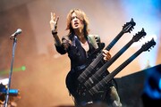 SUGIZO（G, Violin）（撮影：田辺佳子、横山マサト）
