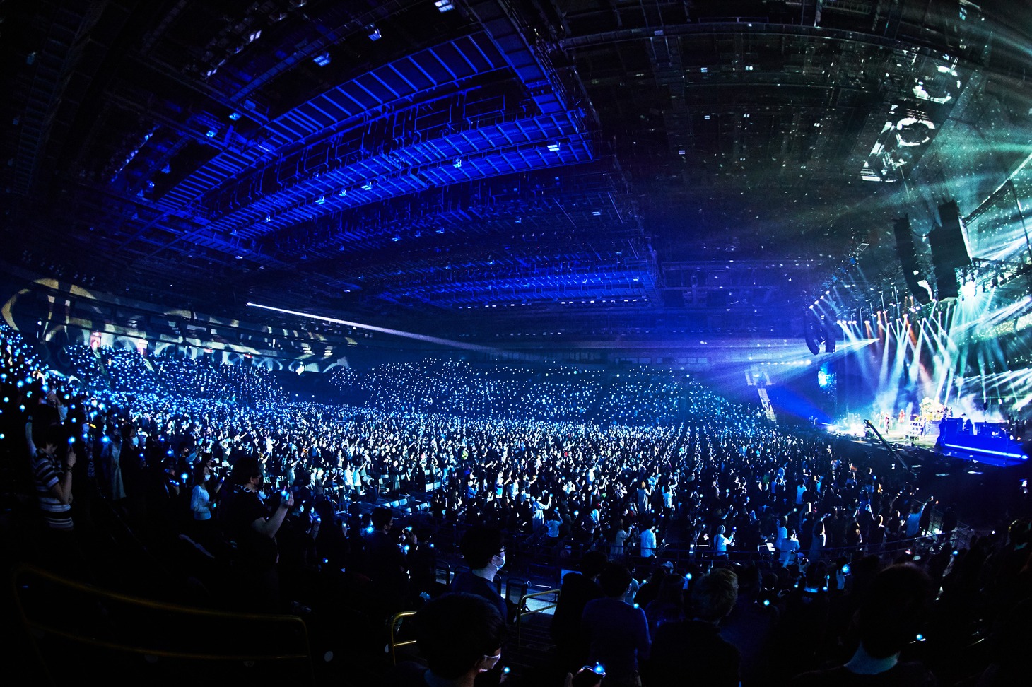 LUNA SEAのライブの様子。（撮影：田辺佳子、横山マサト）