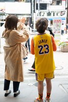 ARグラスをかけたイベント参加者とrisano。