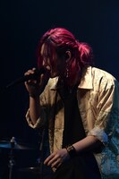 あらき（写真提供：小松陽祐［ODD JOB］）