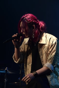 あらき ロックな生き様で光を灯した Live Ark で13曲熱唱 ライブレポート 写真10枚 音楽ナタリー