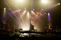 あらき「ARAKI LIVE ARK -syokou no toki- ONLINE」の様子。（写真提供：小松陽祐［ODD JOB］）