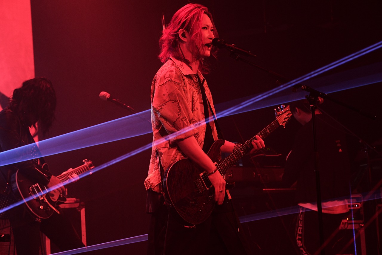 あらき（写真提供：小松陽祐［ODD JOB］）