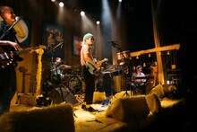 Kroi「『STRUCTURE DECK』release tour "DUEL"」追加公演の様子。（Photo by Momo Angela）