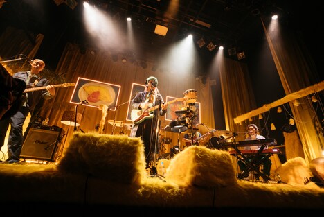 Kroi「『STRUCTURE DECK』release tour "DUEL"」追加公演の様子。（Photo by Momo Angela）