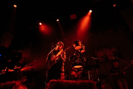 内田怜央（Vo）（Photo by Momo Angela）