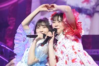 左から辻野かなみ、坂井仁香。