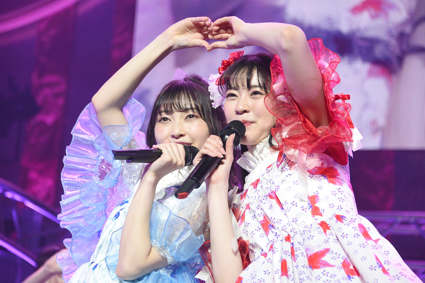 左から辻野かなみ、坂井仁香。