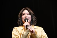 目に涙を浮かべる柏木ひなた。