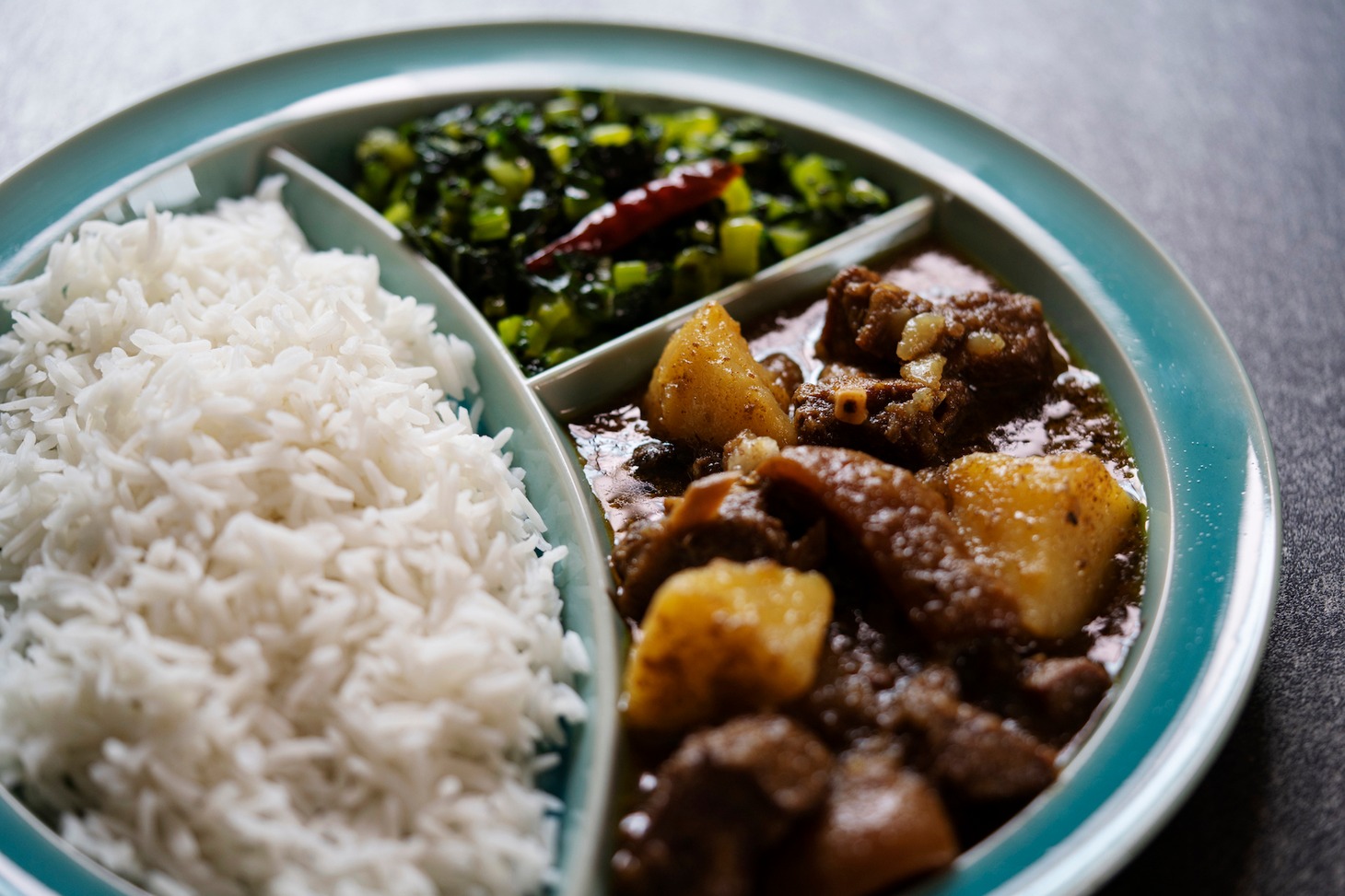 U-zhaan監修「仕切りが取れるカレー皿」