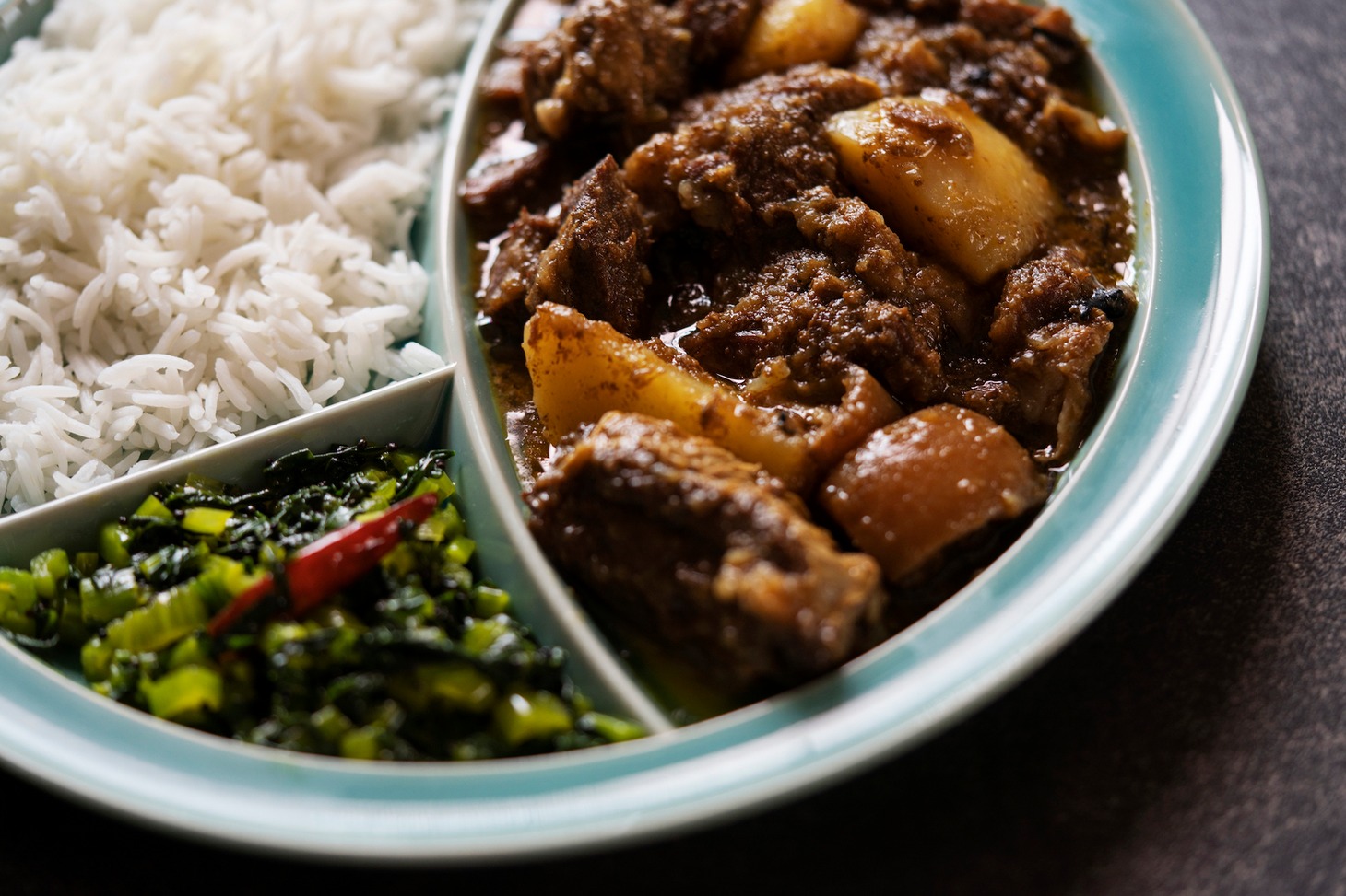 U-zhaan監修「仕切りが取れるカレー皿」
