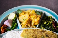 U-zhaan監修「仕切りが取れるカレー皿」