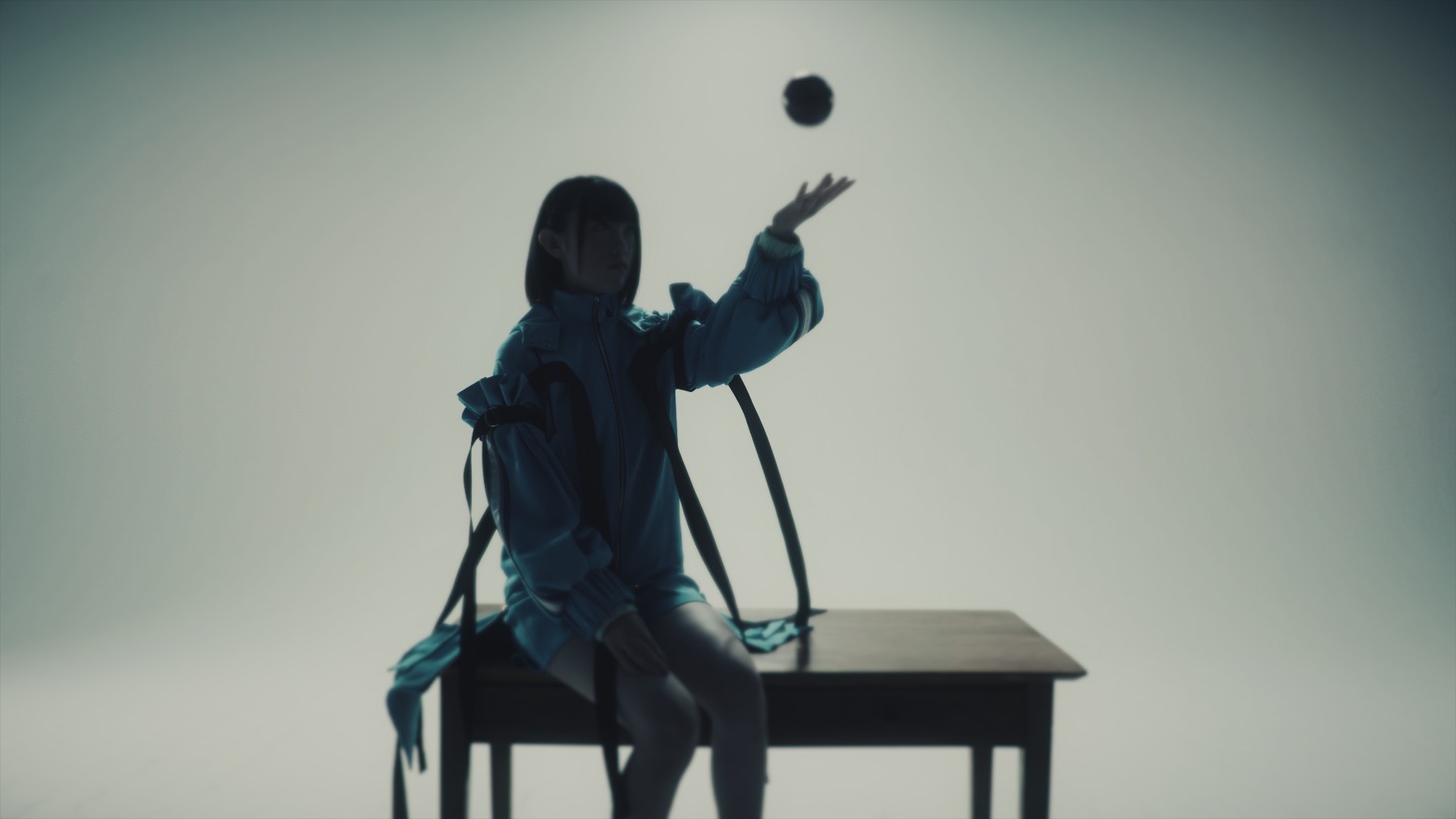 NELN「dawn」ミュージックビデオより。