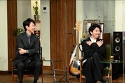 左から有吉弘行、柄本時生。(c)TBS