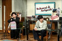 左から柄本時生、松山ケンイチ。(c)TBS