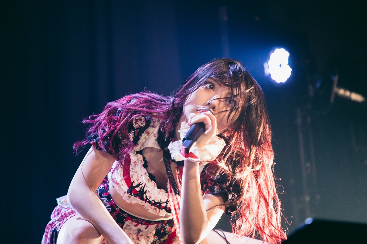 藍染カレン（撮影：二宮ユーキ）