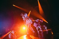 巫まろ（撮影：二宮ユーキ）