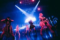 道重さゆみとZOCのコラボパフォーマンスの様子。（撮影：二宮ユーキ）