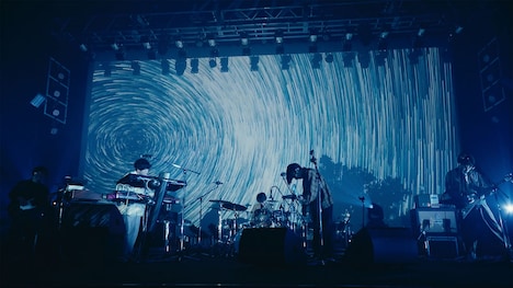 「マカロック振替配信ワンマン ～Zepp横浜から希望を込めて～」ライブ映像より。