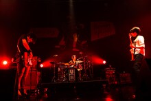 UNISON SQUARE GARDEN（撮影：白石達也）