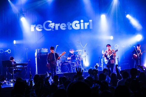 reGretGirl「reGretGirl spring tour 2021 "curtain call"」東京公演の様子。（撮影：白石達也）