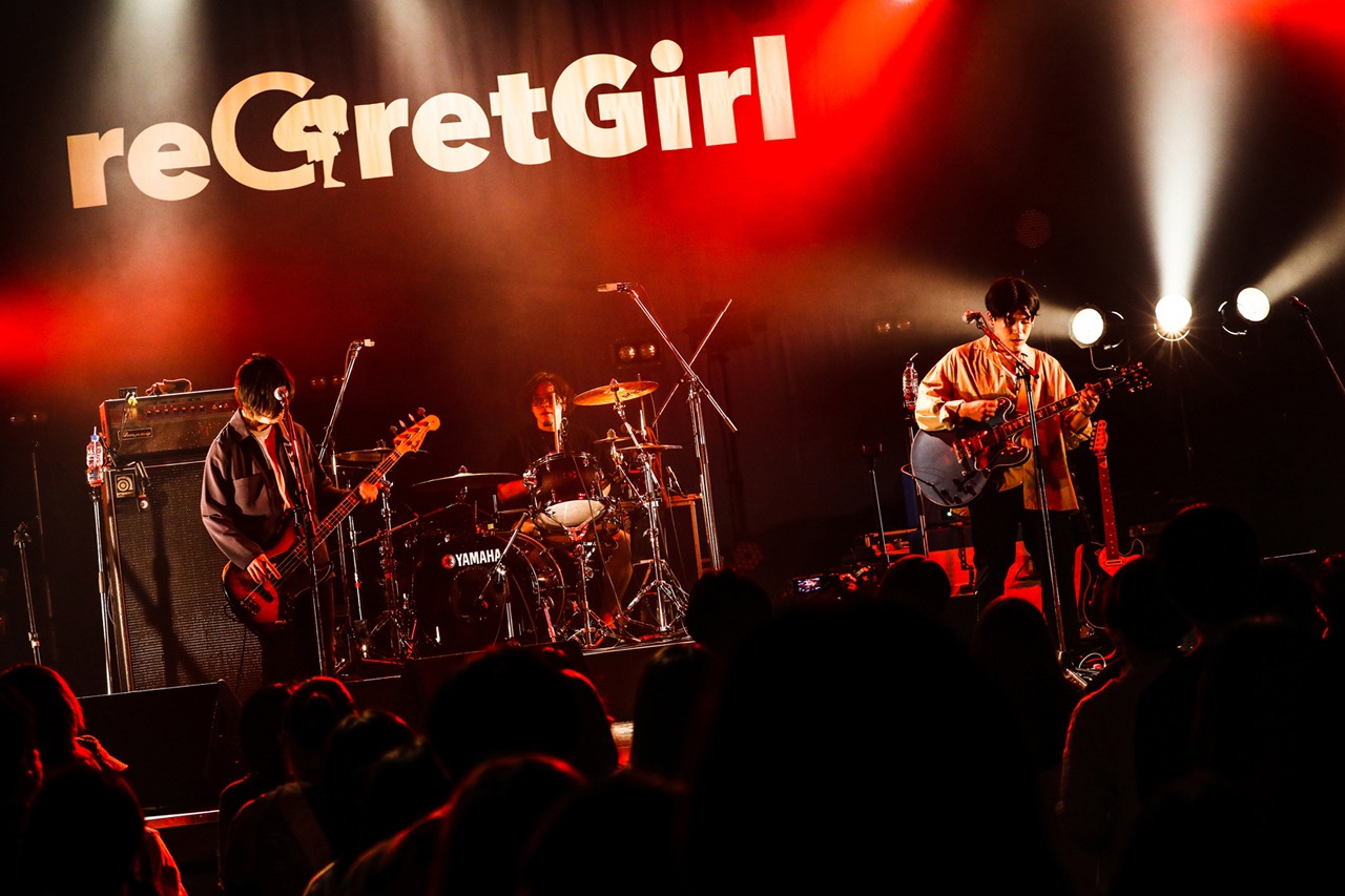 reGretGirl「reGretGirl spring tour 2021 "curtain call"」東京公演の様子。（撮影：白石達也）