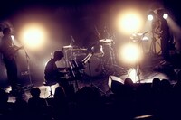 泣き虫「泣き虫1st One-Man LIVE『rendez-vous』」の様子。（撮影：後藤壮太郎）