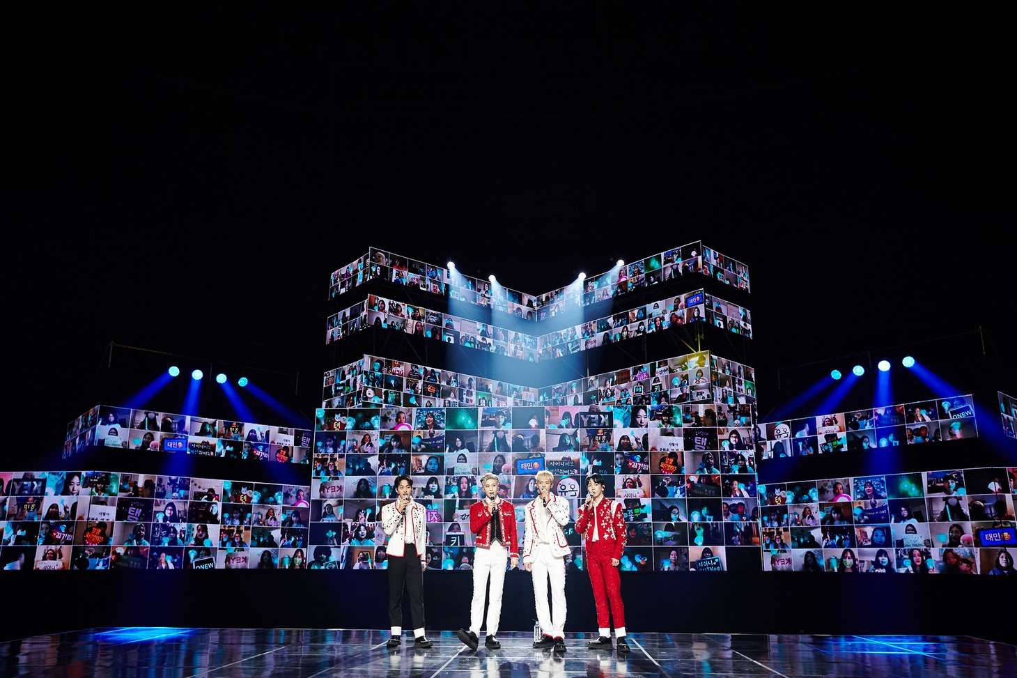 SHINeeのオンラインライブの様子。