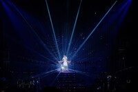 鈴木愛奈「Aina Suzuki 1st Live Tour ring A ring - Prologue to Light -」の様子。
