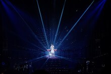 鈴木愛奈「Aina Suzuki 1st Live Tour ring A ring - Prologue to Light -」の様子。