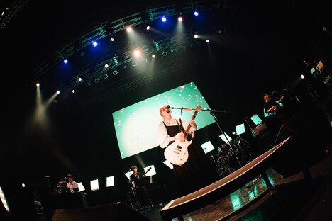 ナナヲアカリ(撮影:このタイミングで秋山)