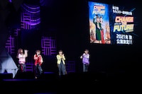 「第2回 ももクロ一座 特別公演」の上演決定を発表するももいろクローバーZ。（写真提供：ニッポン放送）