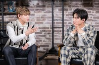 左からJUNE、TOMO。