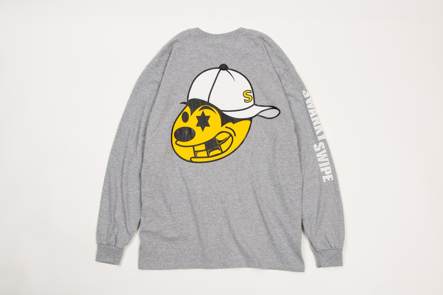 SWANKY SWIPEのロングスリーブTシャツ。