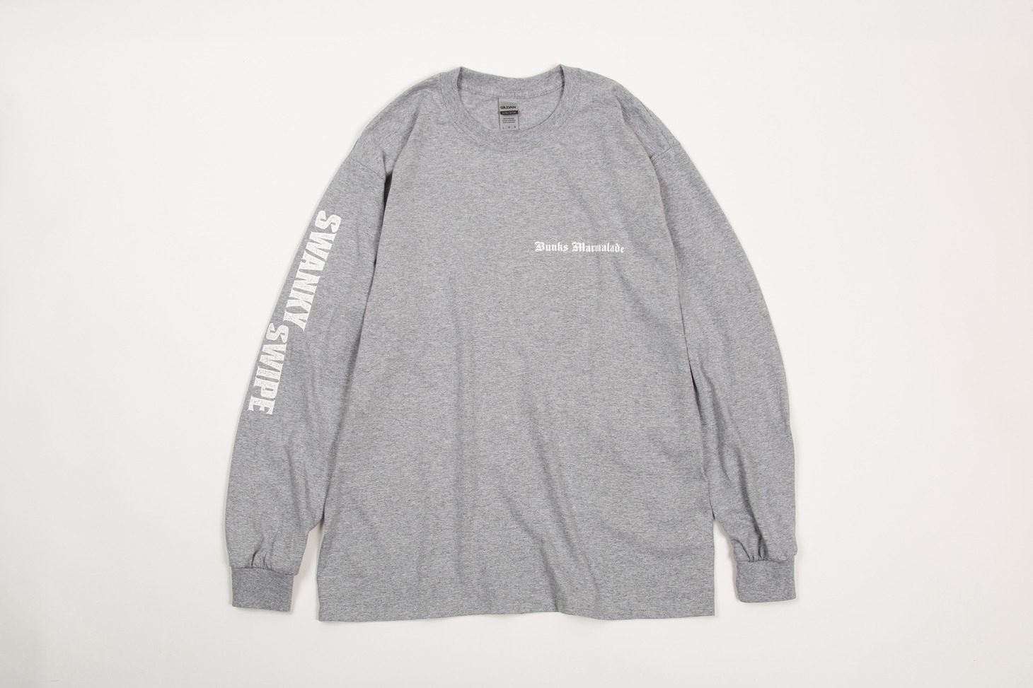 SWANKY SWIPEのロングスリーブTシャツ。